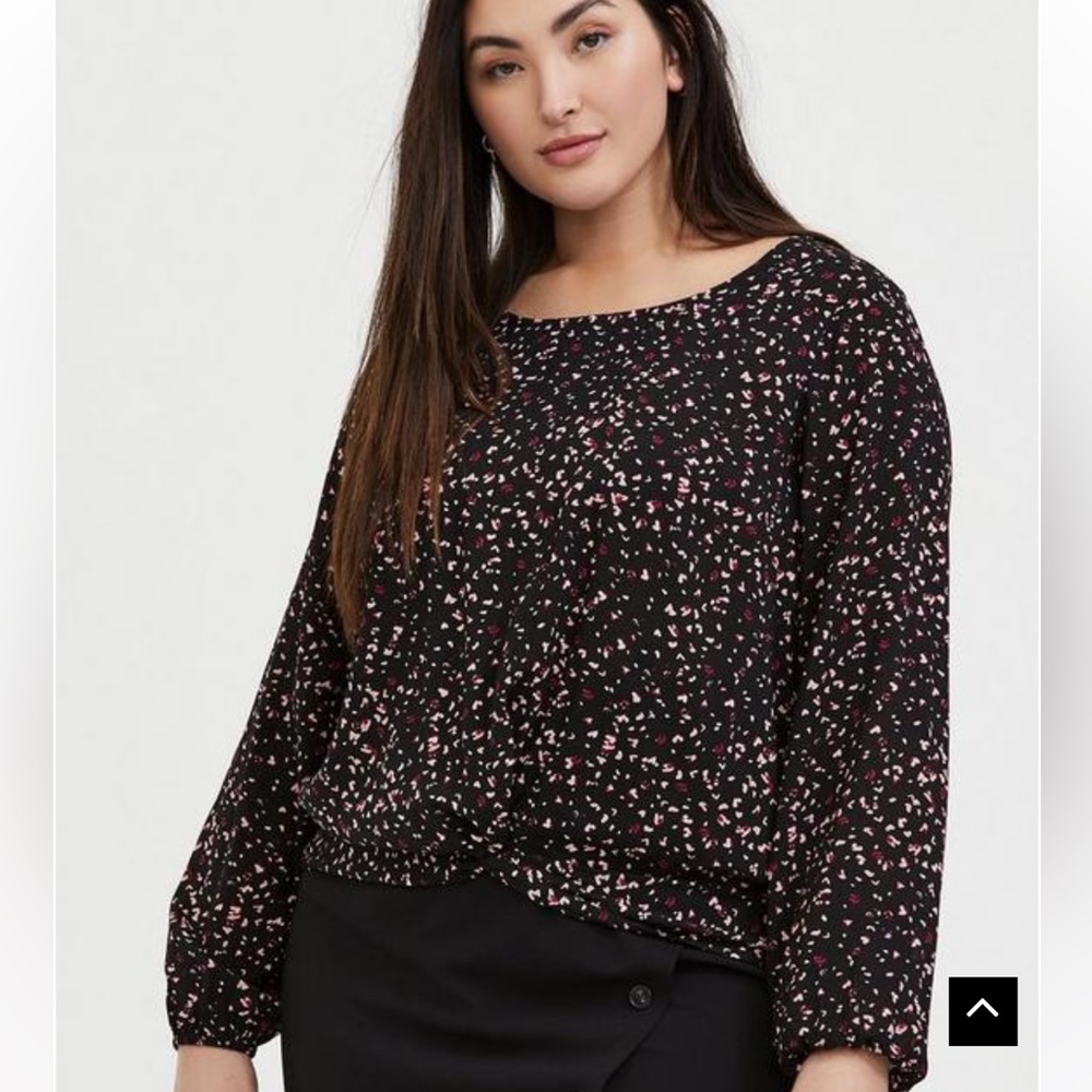 NWOT Women’s Torrid Challis Twist Front Cropped Blouse